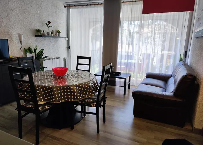 2 Pieces Avec Piscine Et Animaux Admis, Proche - Fr-1-776-48 * أرجيليه- سور- مير